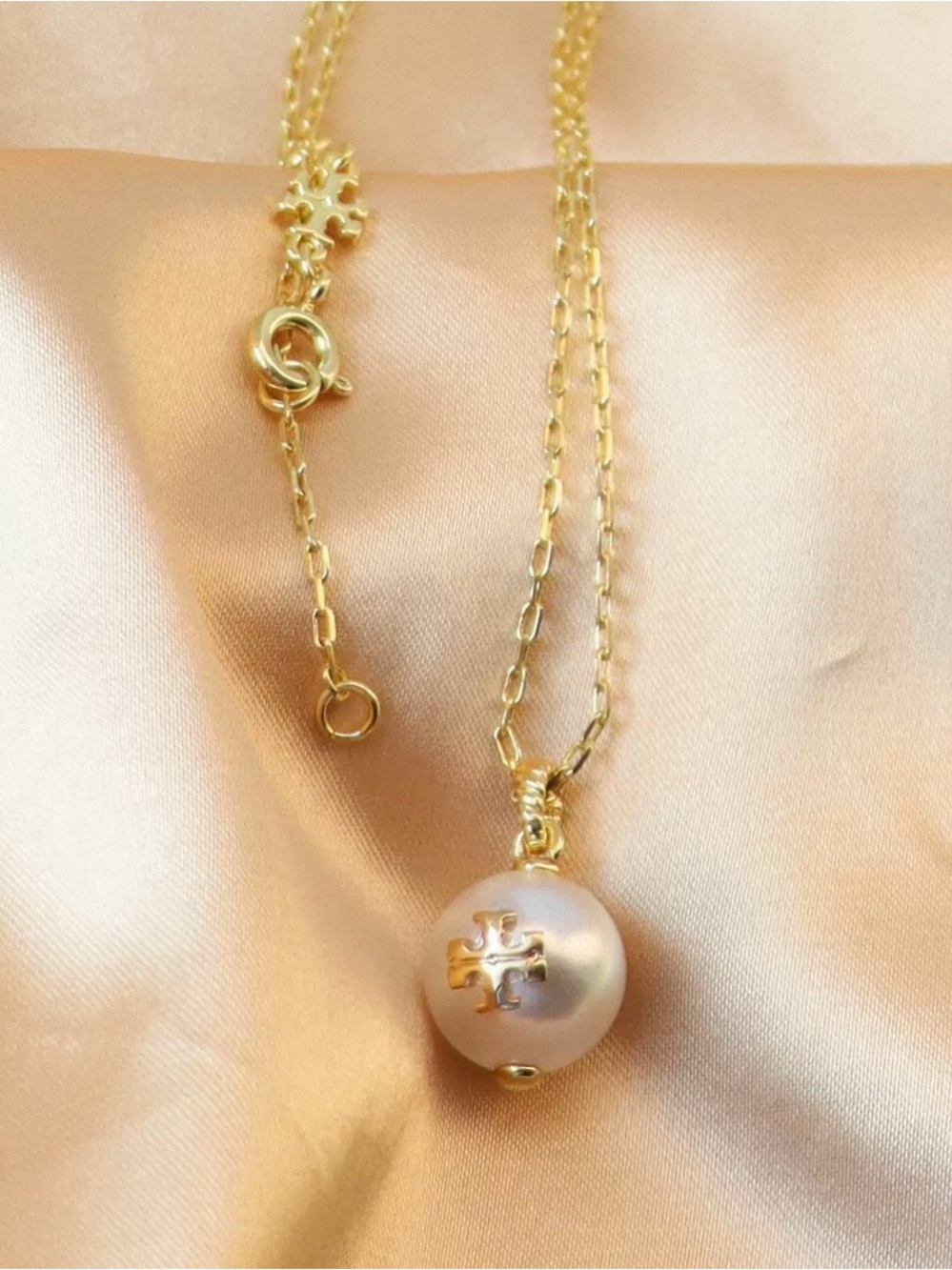 New Tory Burch Kira Pearl Logo Pendant Necklace